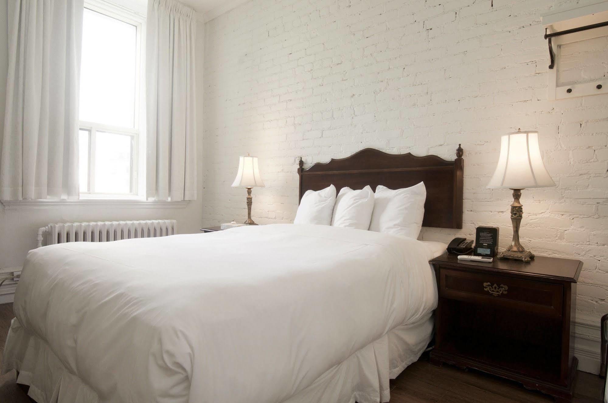 Ambrose House & Cafe - Self Check-In Guesthouse Montreal Exteriér fotografie